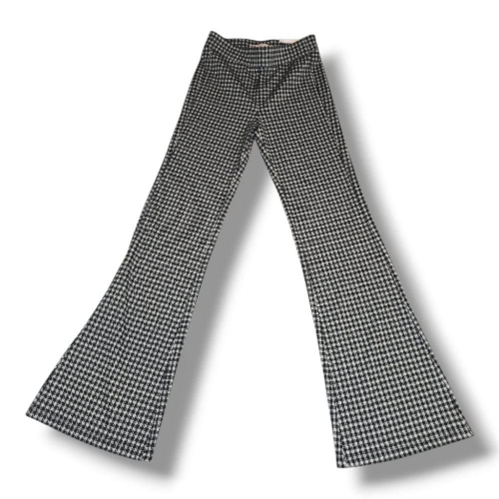 NWT-Juniors' SO High Rise Ponte Flare Pants Size- Small